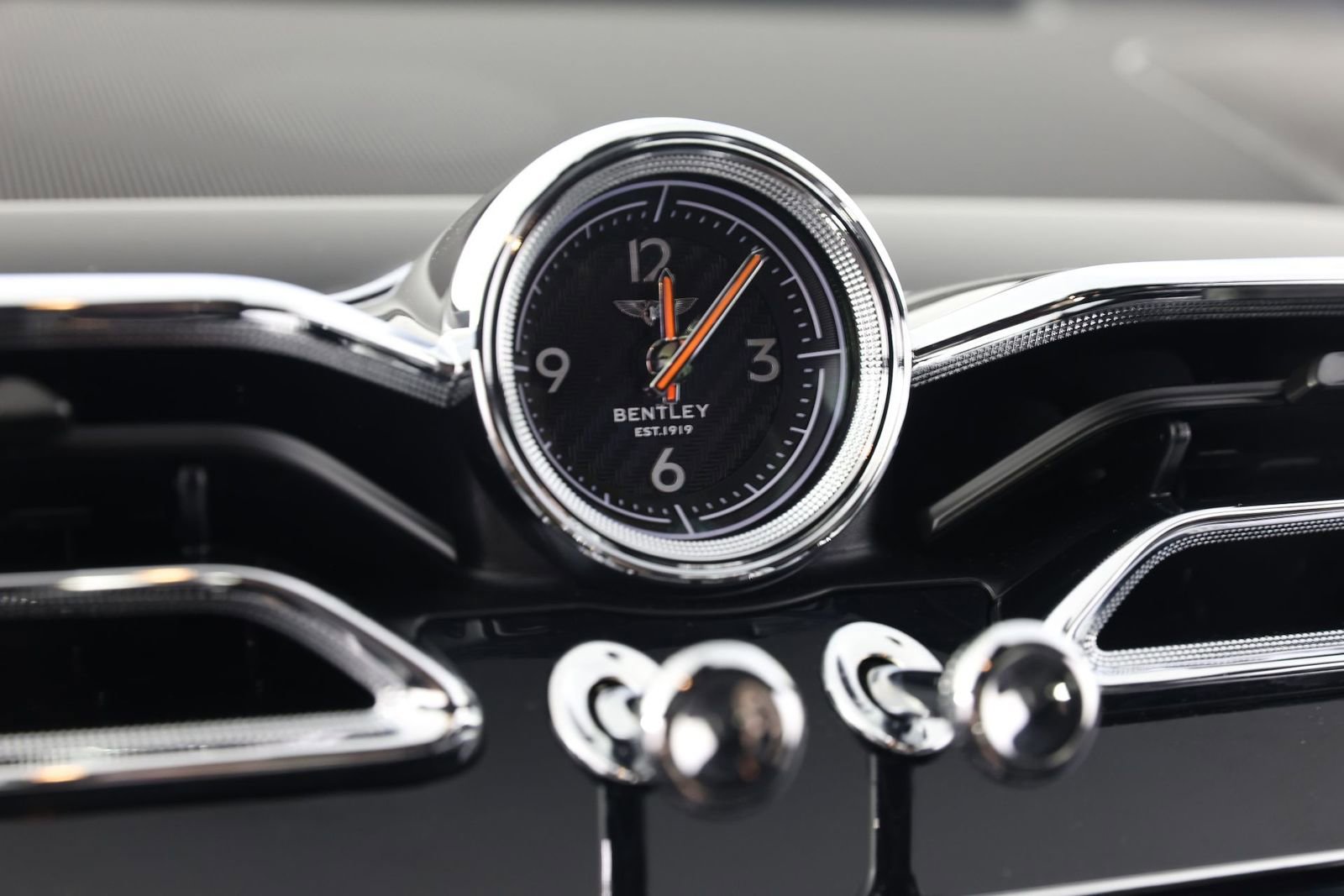 Used 2023 Bentley Bentayga Extended Wheelbase image 34