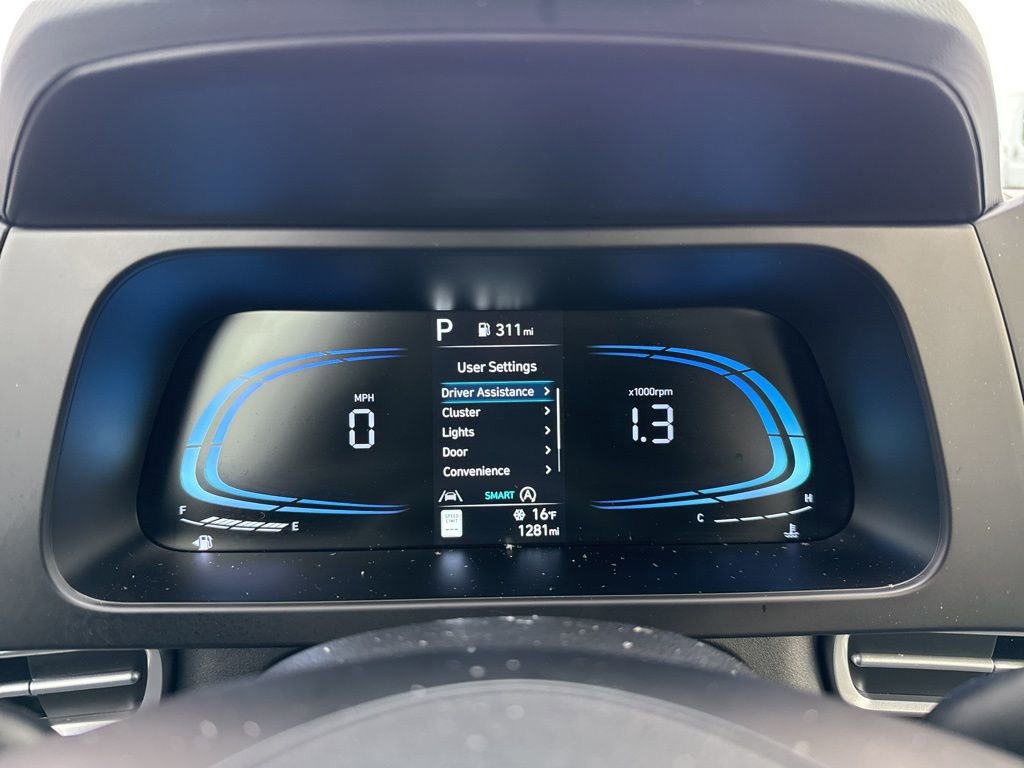 Used 2025 Hyundai Elantra SE w/ Cargo Package image 12