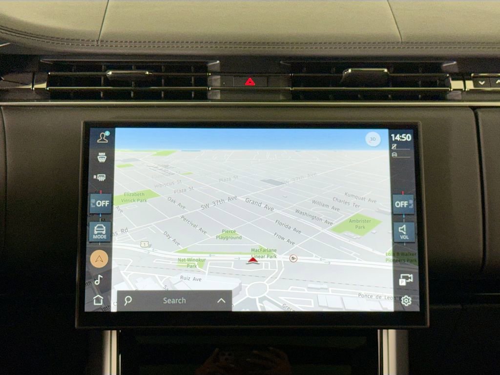 Used 2024 Land Rover Range Rover SE image 24