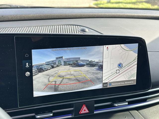 Used 2025 Hyundai Elantra Limited image 24