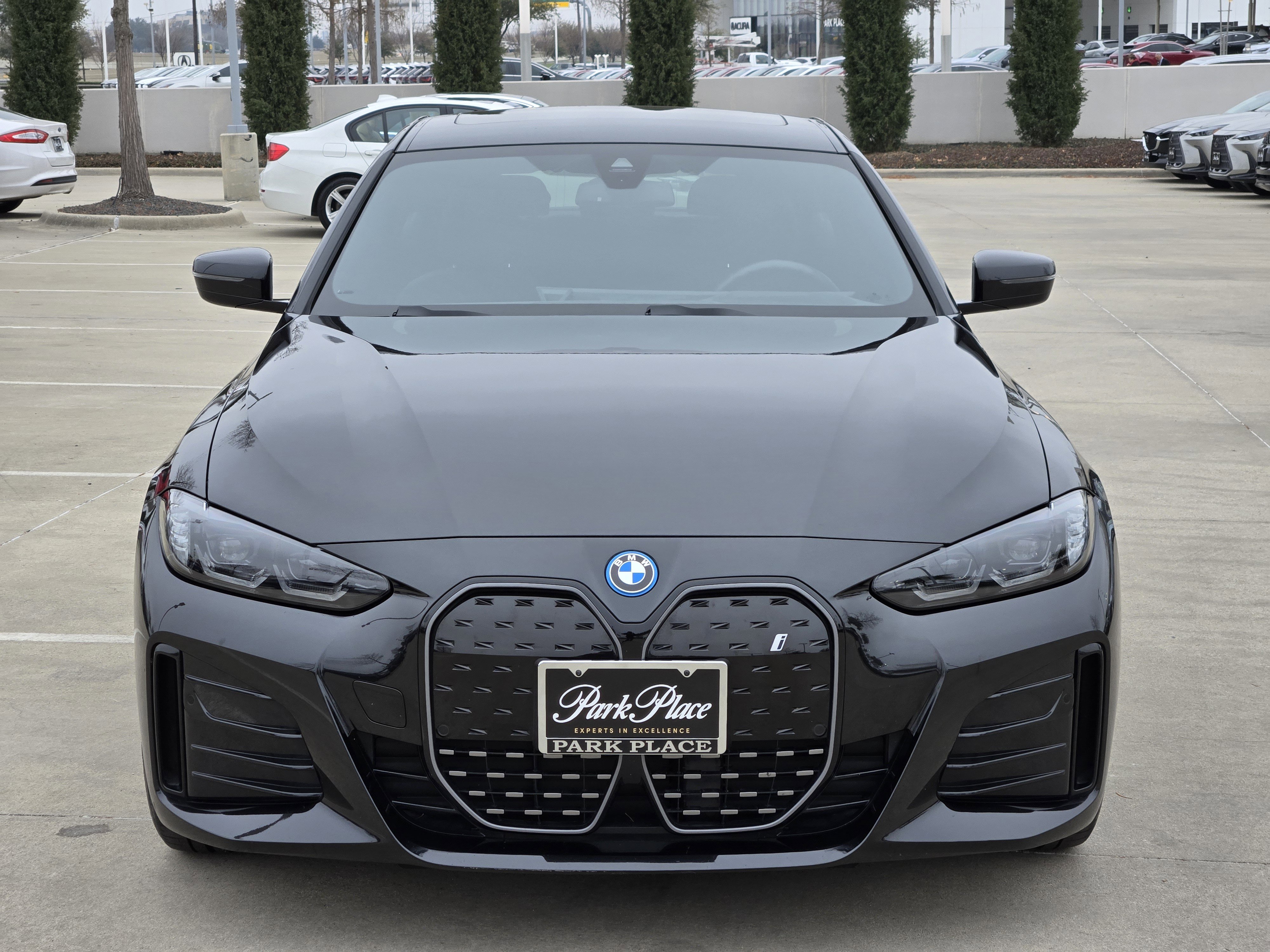 Used 2023 BMW i4 eDrive40 w/ M Sport Package image 9