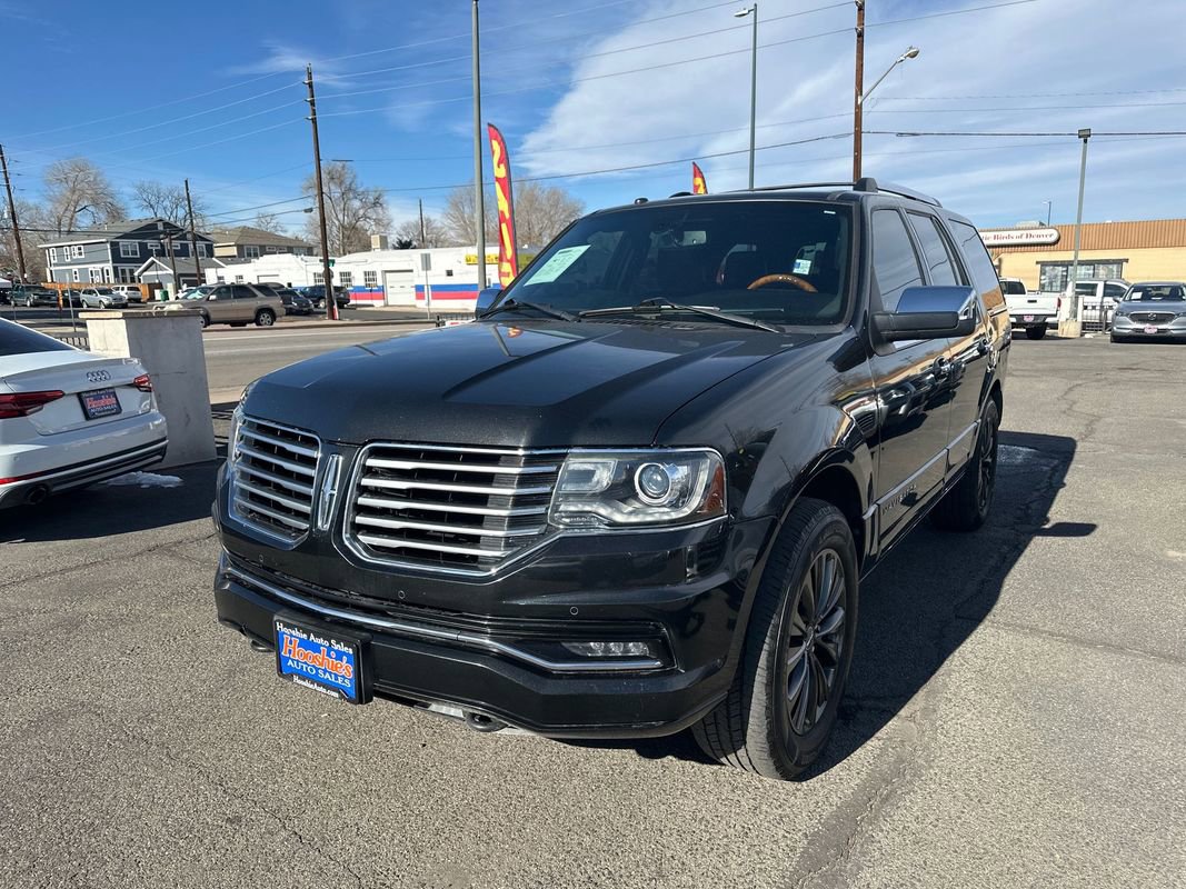 Used 2015 Lincoln Navigator image 3