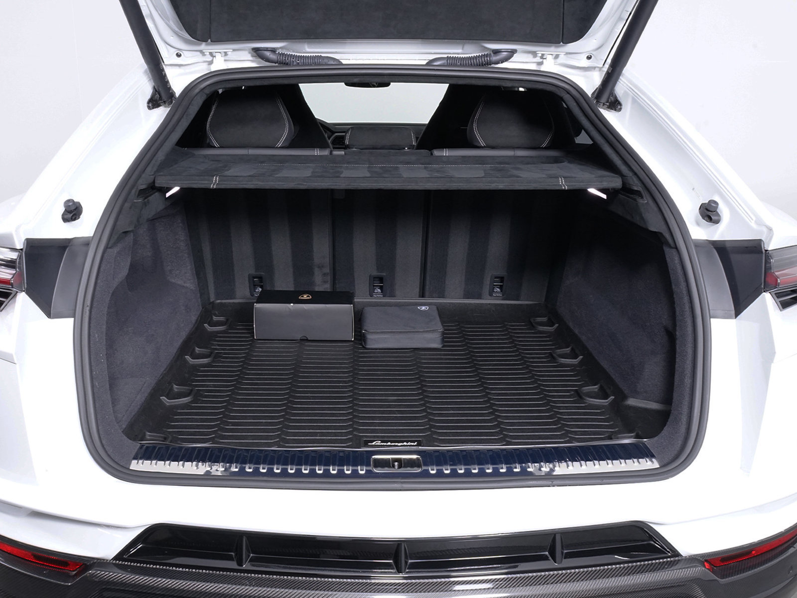 Used 2023 Lamborghini Urus Performante AWD/4WD image 18