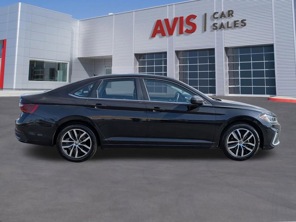 Used 2025 Volkswagen Jetta SE image 5