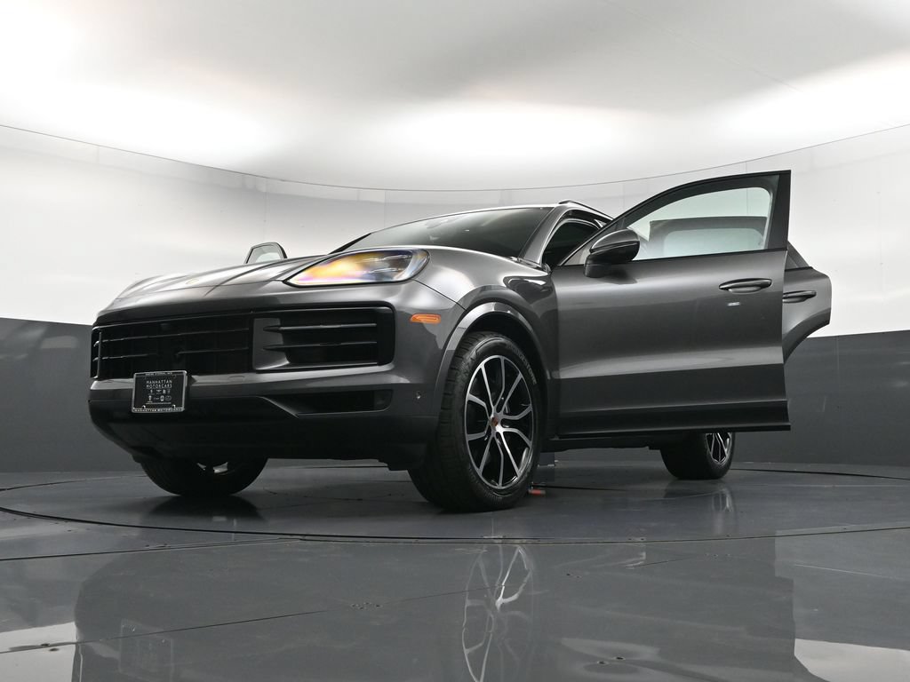 Certified 2026 Porsche Cayenne AWD/4WD image 37