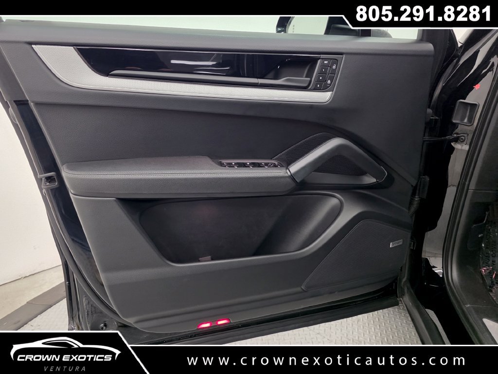 Used 2024 Porsche Cayenne S AWD/4WD image 28