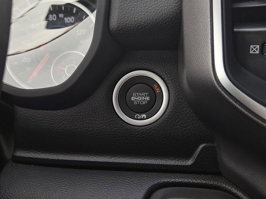 New 2026 RAM 1500 4x4 Crew Cab image 21