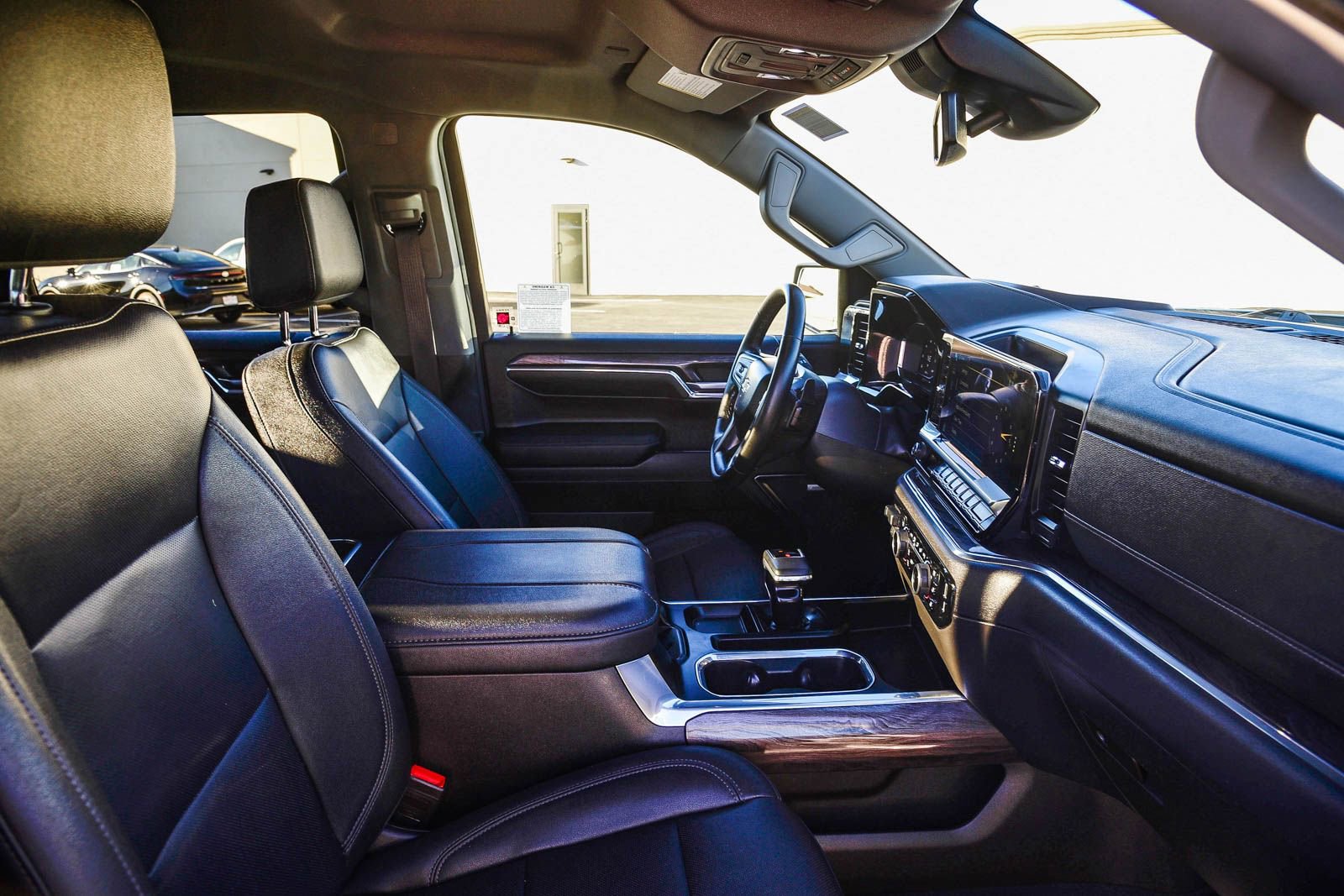 Used 2024 Chevrolet Silverado 1500 LTZ image 22