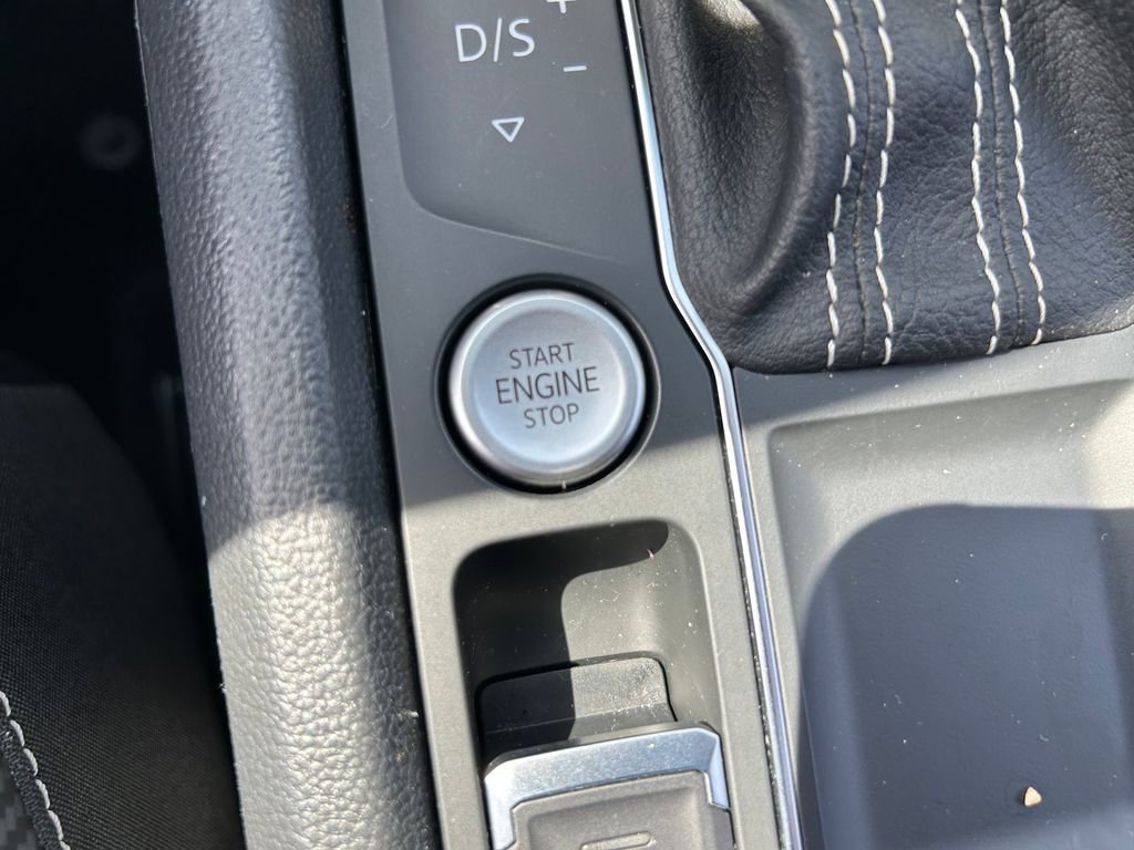 Used 2022 Volkswagen Atlas Cross Sport SE FWD image 16