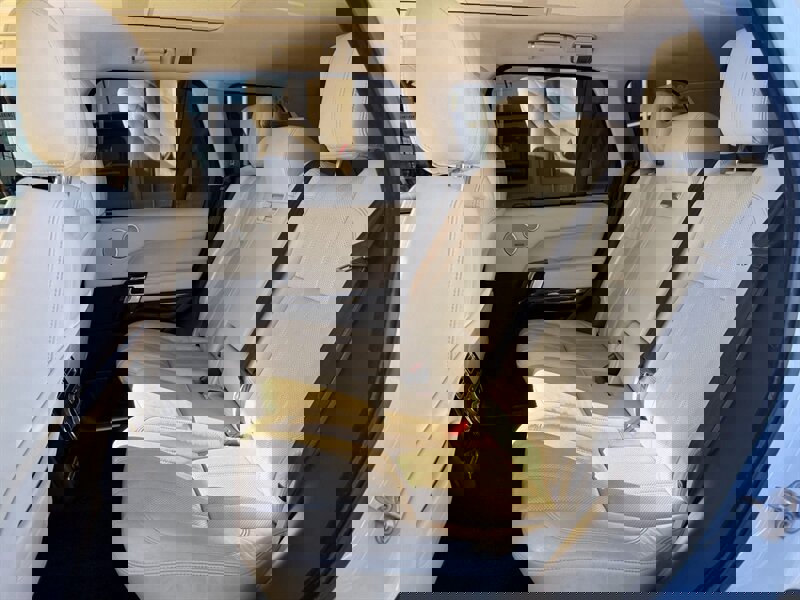 Used 2016 Land Rover Range Rover HSE image 9