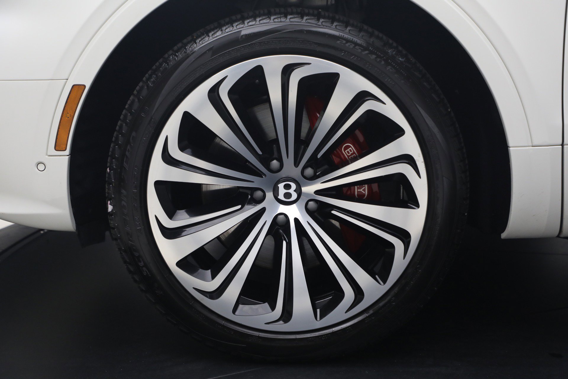 Used 2022 Bentley Bentayga AWD/4WD image 14