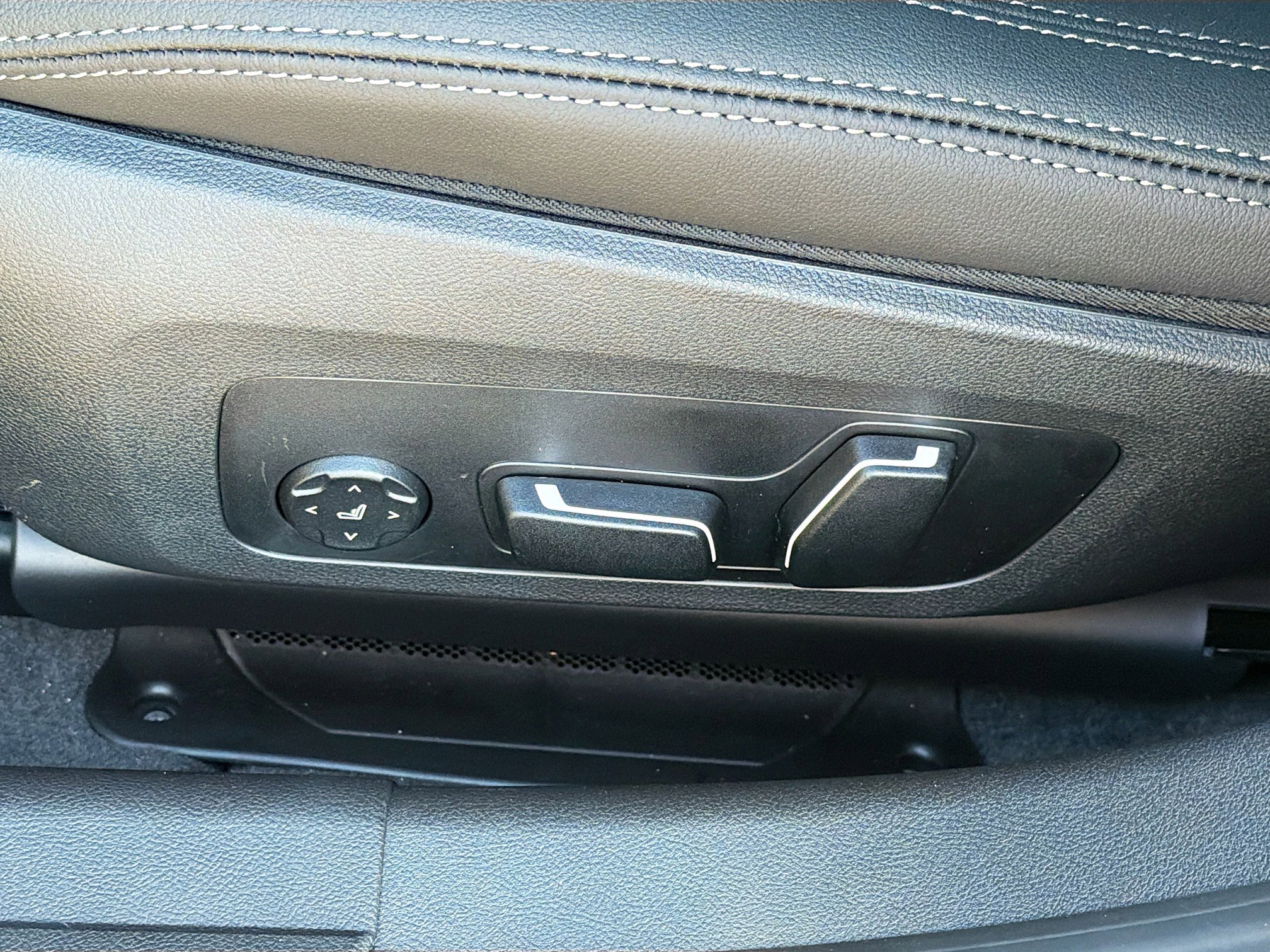 New 2026 BMW 330i xDrive Sedan w/ M Sport Package image 25