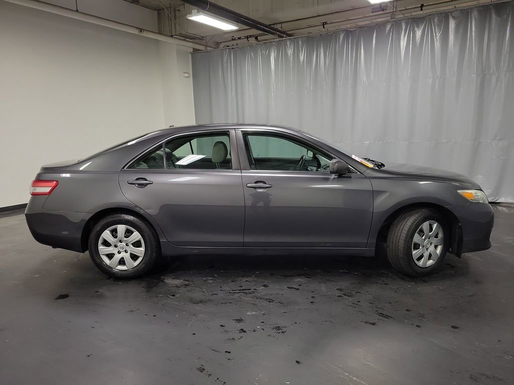 Used 2010 Toyota Camry LE image 9