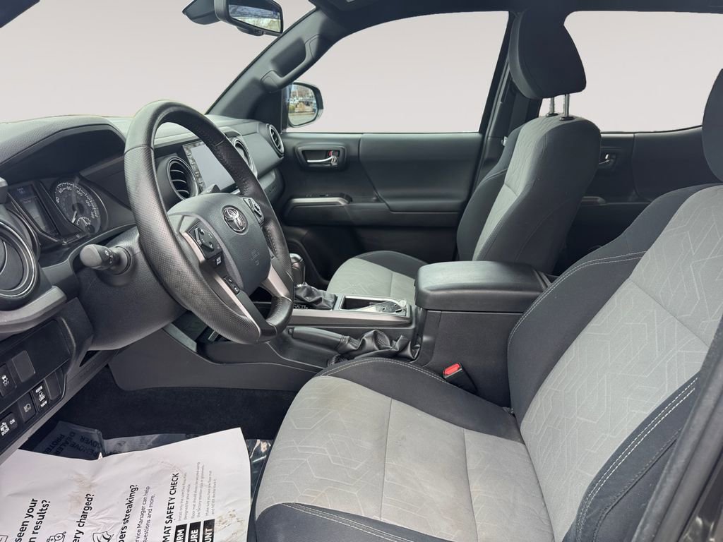 Used 2020 Toyota Tacoma TRD Off-Road image 9