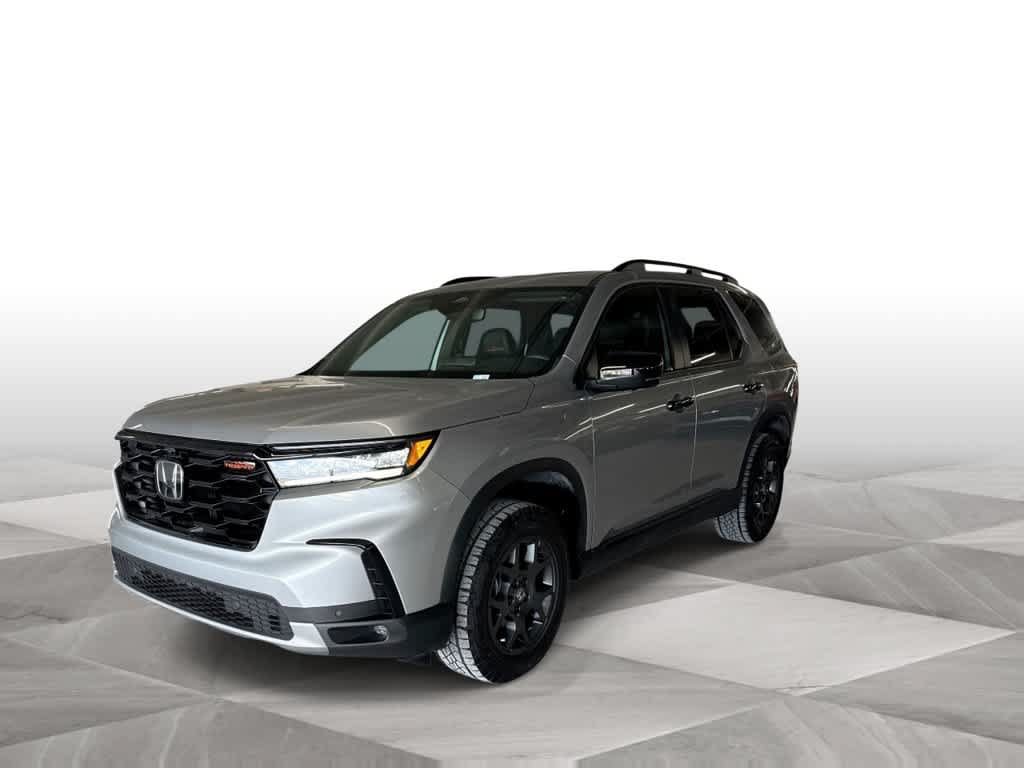 Used 2025 Honda Pilot TrailSport image 4