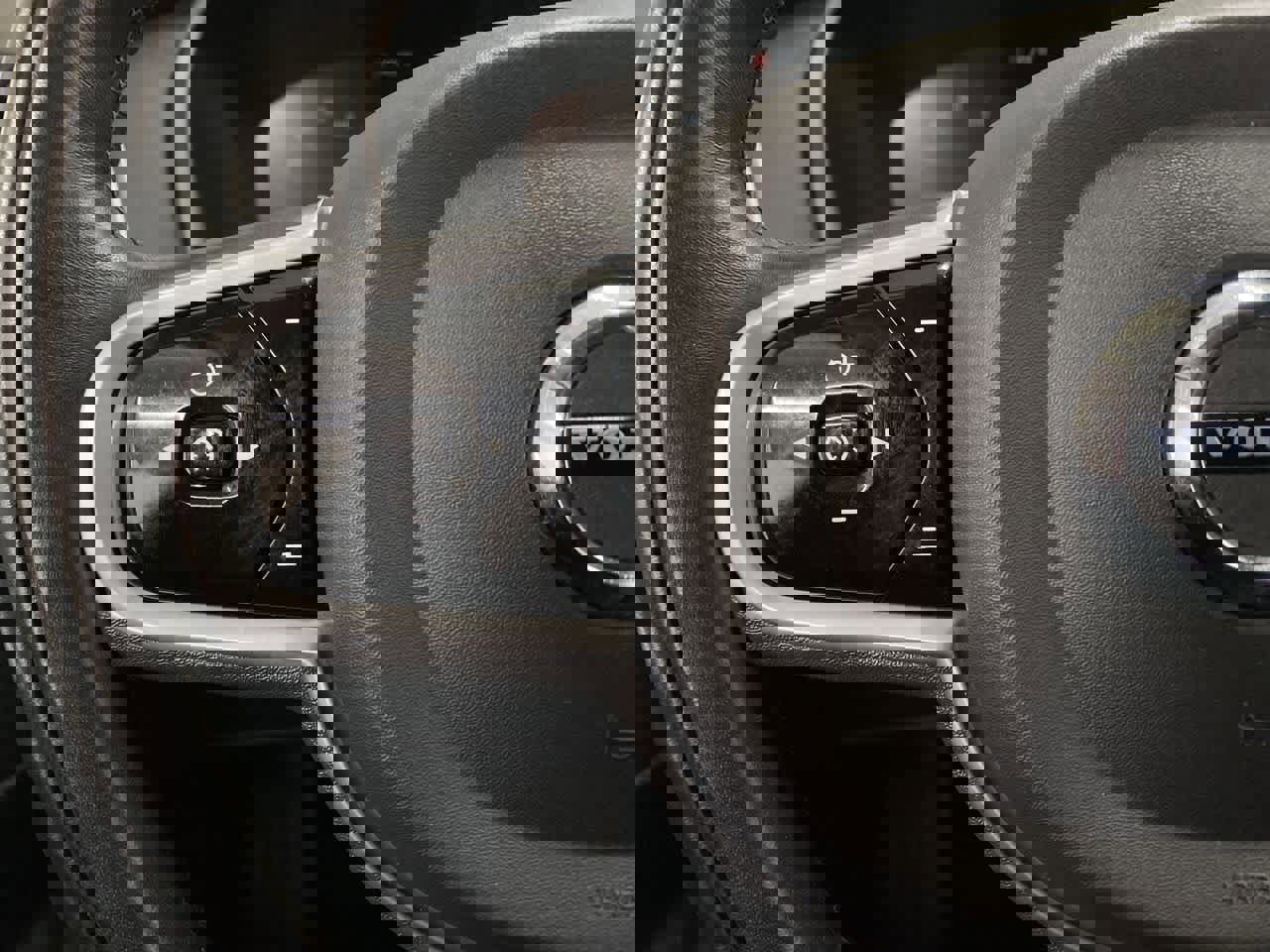 Used 2022 Volvo XC90 T5 Momentum image 22