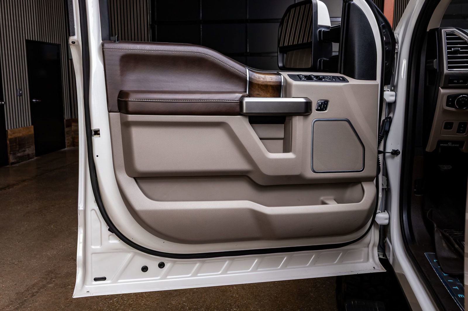 Used 2018 Ford F350 Limited AWD/4WD image 36