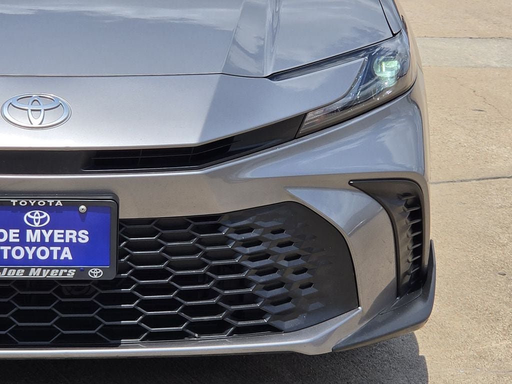 Used 2025 Toyota Camry SE FWD image 4
