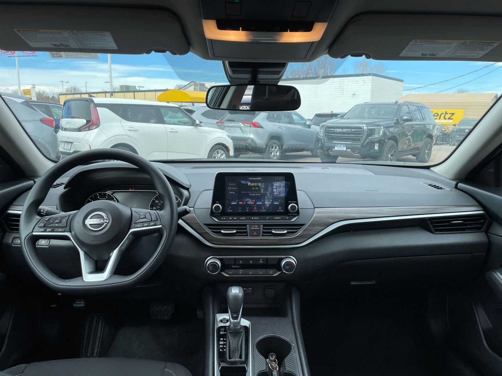 Used 2025 Nissan Altima 2.5 SV image 34