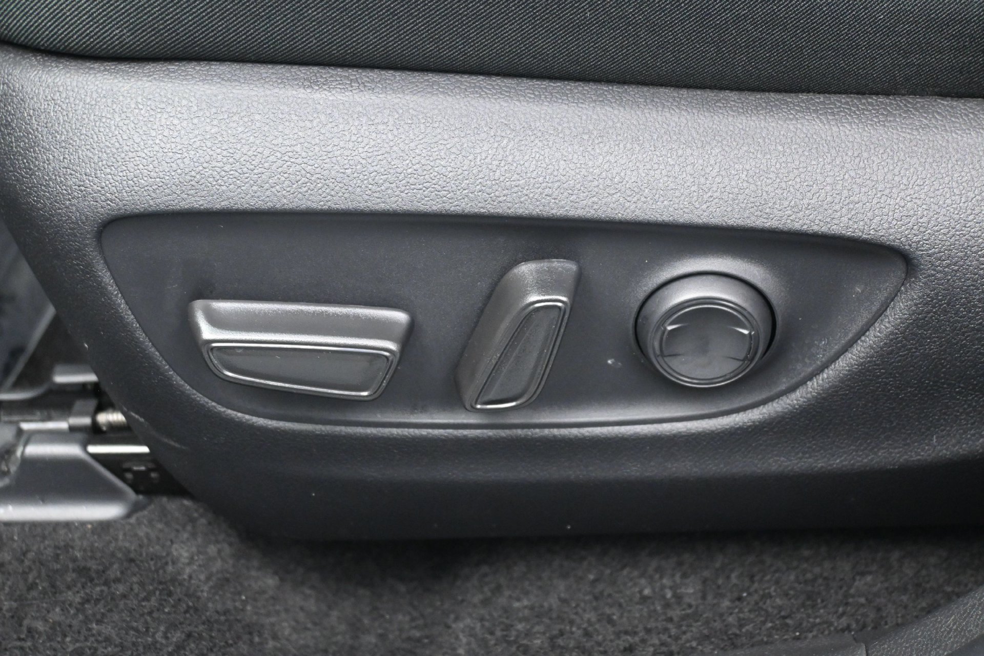 Used 2025 Toyota RAV4 XLE AWD/4WD image 24
