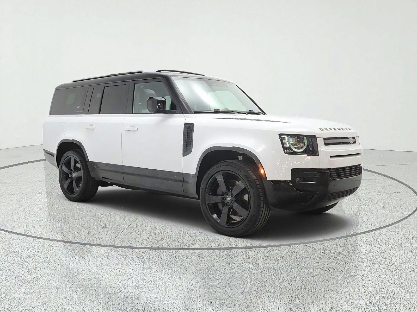 Used 2024 Land Rover Defender 130 X-Dynamic SE AWD/4WD image 3