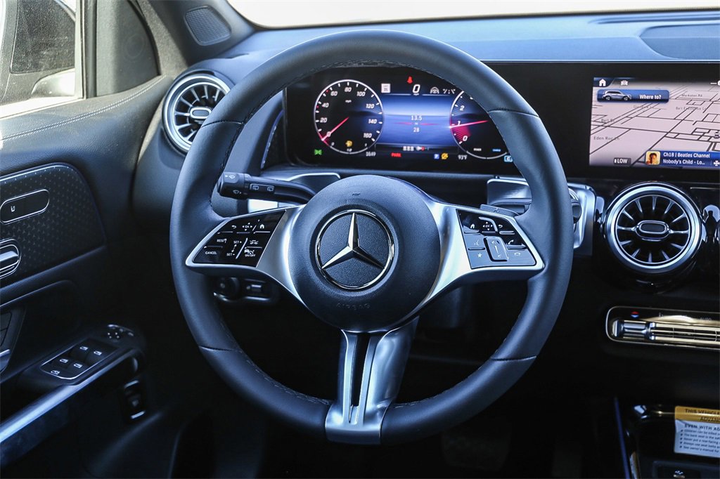 Used 2024 Mercedes-Benz GLB 250 4MATIC image 15