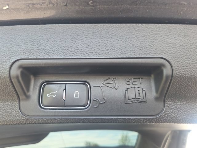 Used 2020 Ford Explorer XLT w/ Equipment Group 202A AWD/4WD image 13