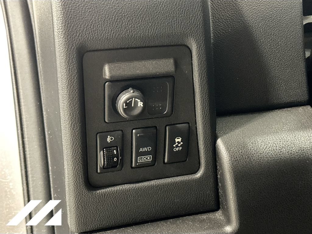 Used 2012 Nissan Rogue SL AWD/4WD image 10