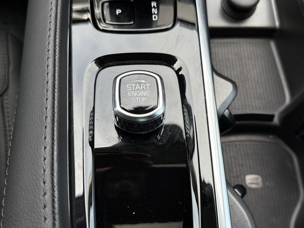 Used 2025 Volvo XC90 B5 Core AWD/4WD image 27