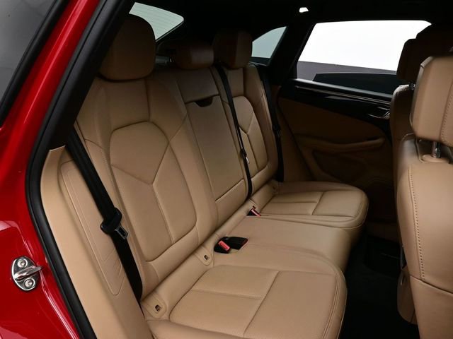 Certified 2020 Porsche Macan image 17