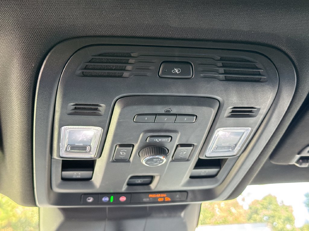 Used 2023 Cadillac Escalade Premium Luxury RWD image 19