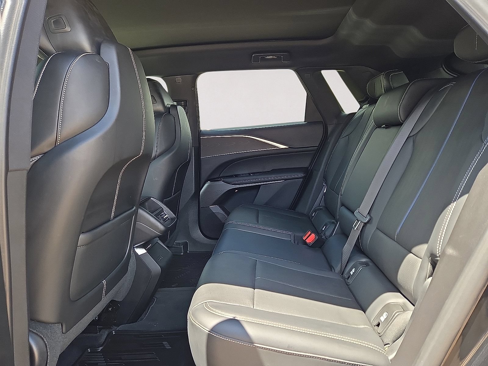 Used 2024 Cadillac Lyriq Sport RWD image 16