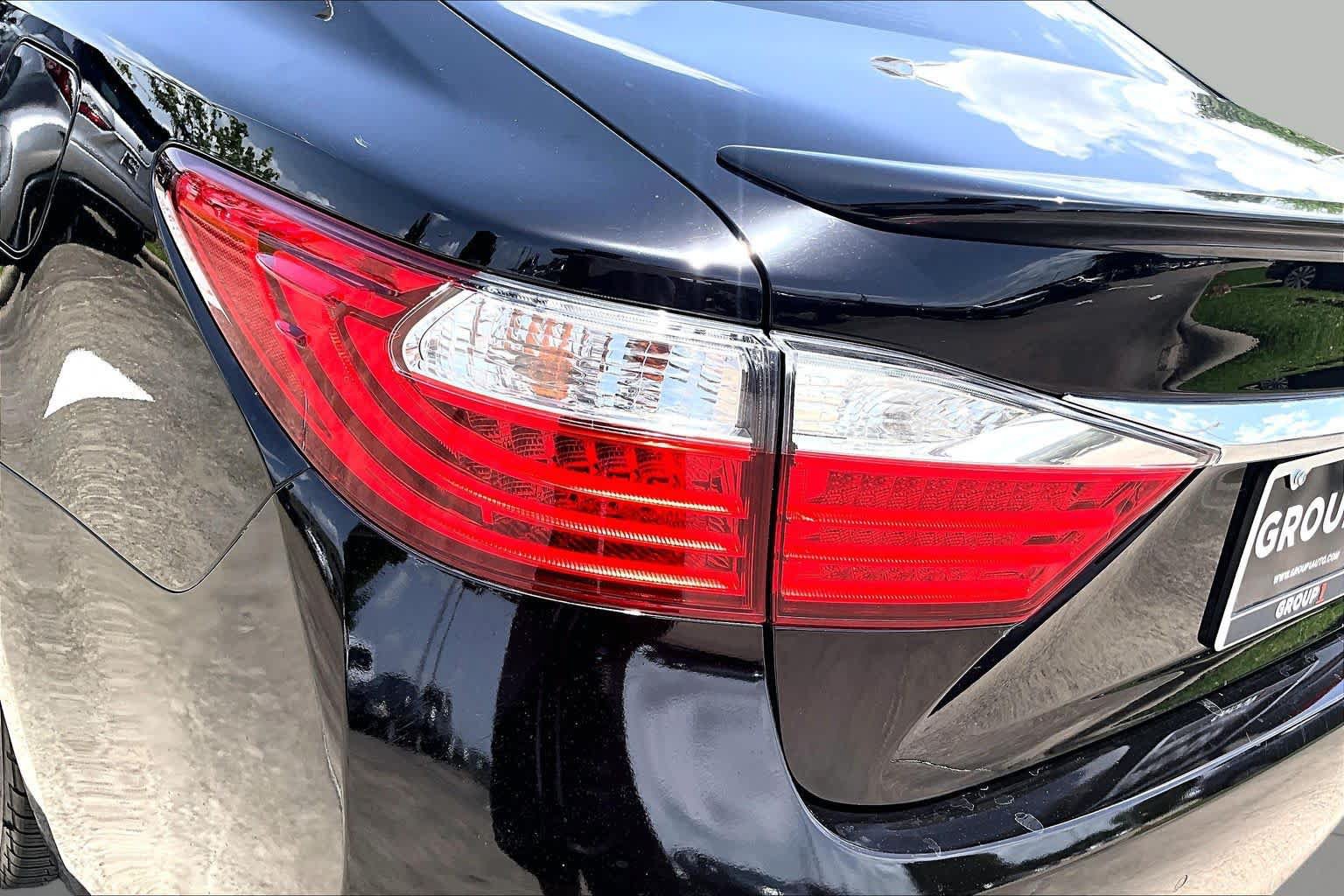 Used 2014 Lexus ES 350 w/ Luxury Package FWD image 26