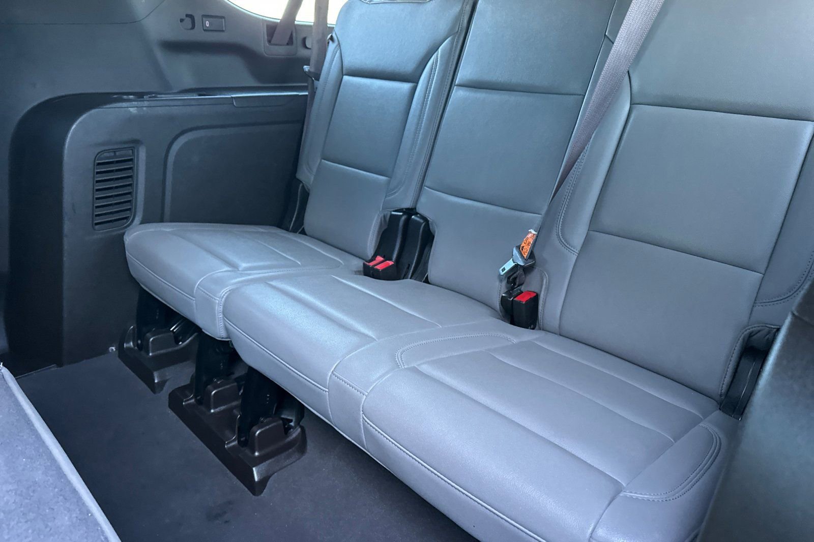 Used 2024 Chevrolet Suburban LT image 19