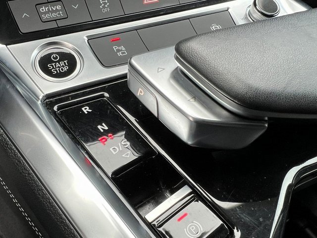 Used 2021 Audi e-tron Premium w/ Convenience Plus Package image 34