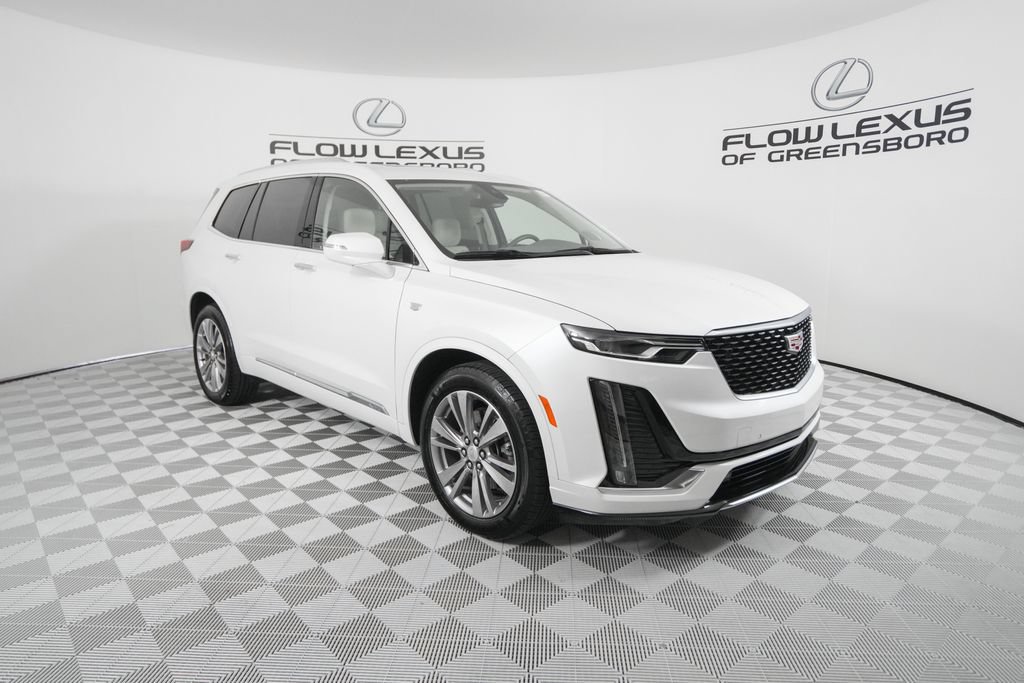 Used 2023 Cadillac XT6 Premium Luxury FWD image 3