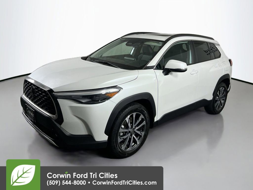 Used 2023 Toyota Corolla Cross XLE image 5