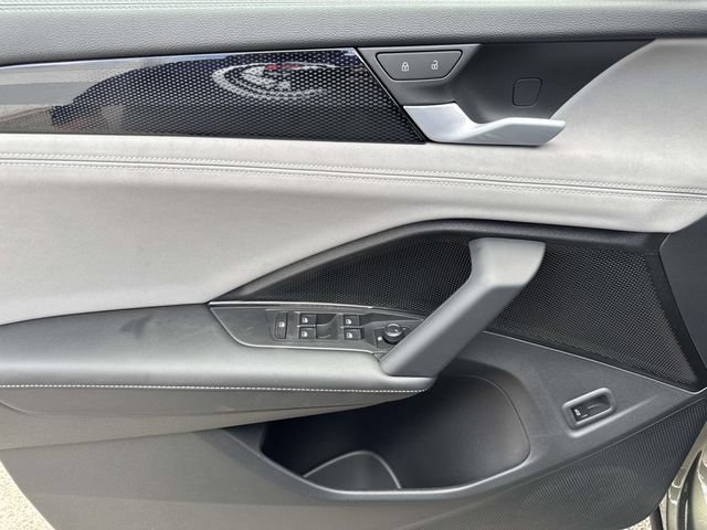 New 2026 Volkswagen Tiguan SE R-Line FWD image 12