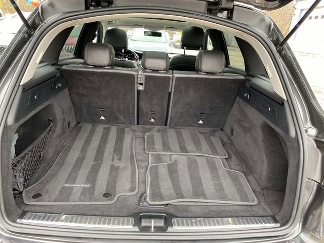 Used 2020 Mercedes-Benz GLC 300 4MATIC w/ Parking Assistance Package image 28