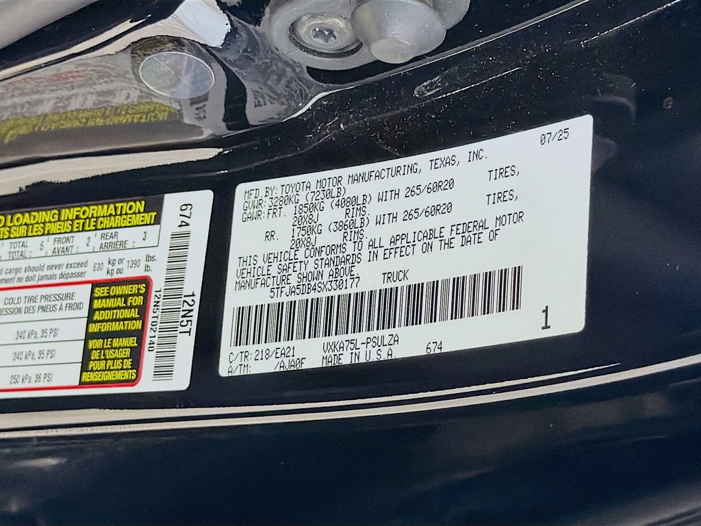 Used 2025 Toyota Tundra Limited AWD/4WD image 35