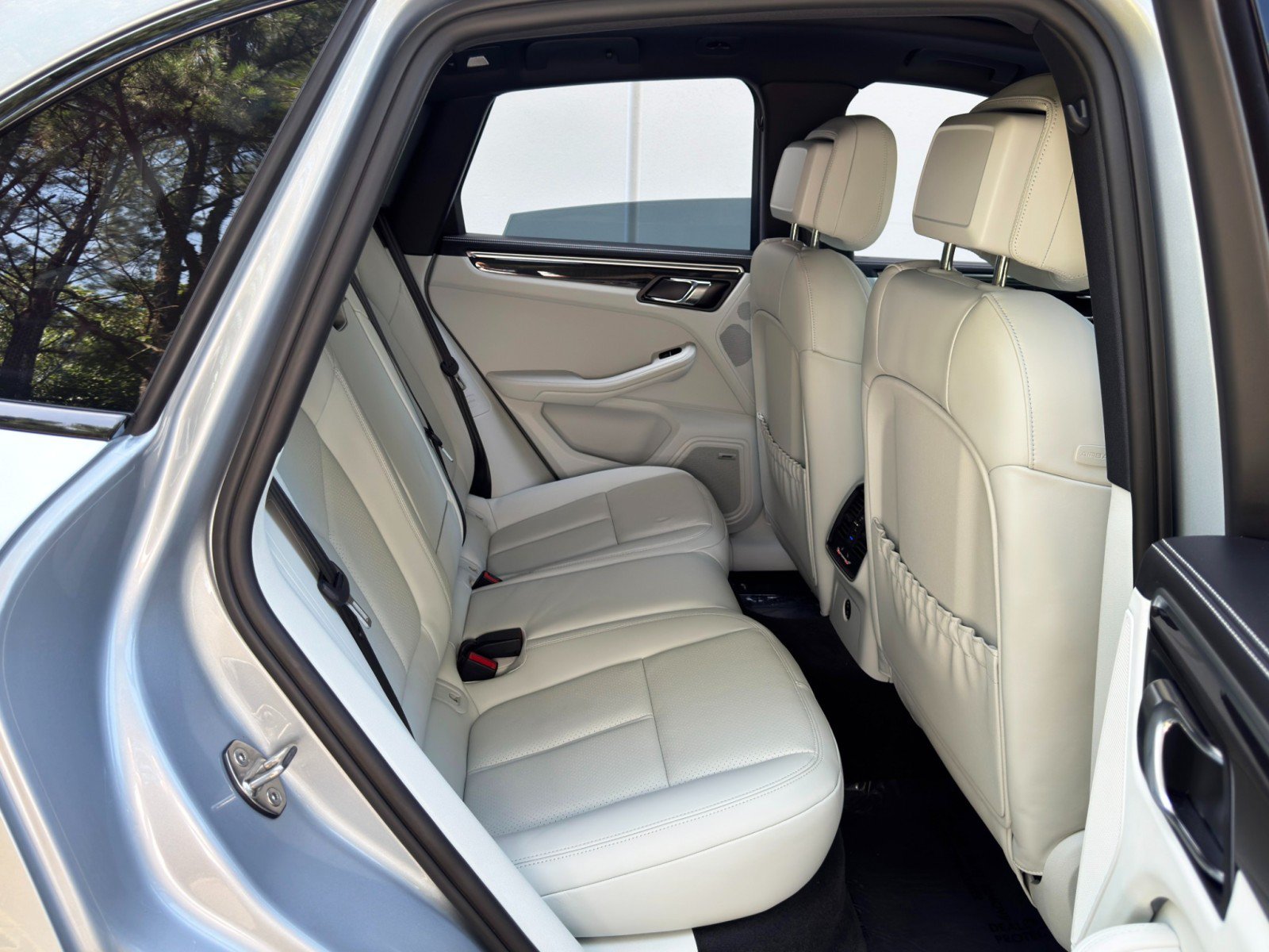 Used 2023 Porsche Macan S AWD/4WD image 41