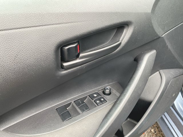 Used 2025 Toyota Corolla LE FWD image 21
