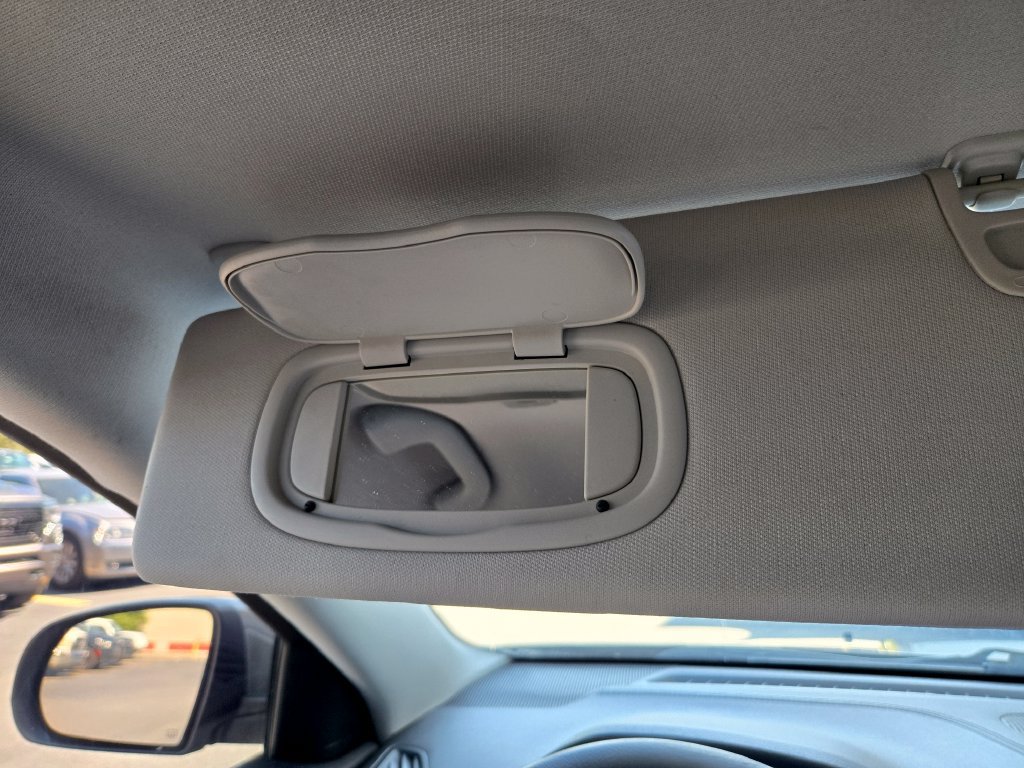 Used 2019 Jeep Cherokee Latitude w/ Popular Appearance Group FWD image 17