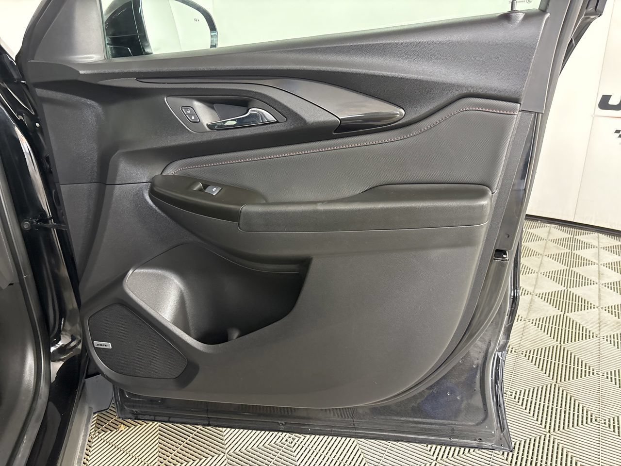 Used 2023 Chevrolet TrailBlazer RS w/ Sun and Liftgate Package FWD image 25
