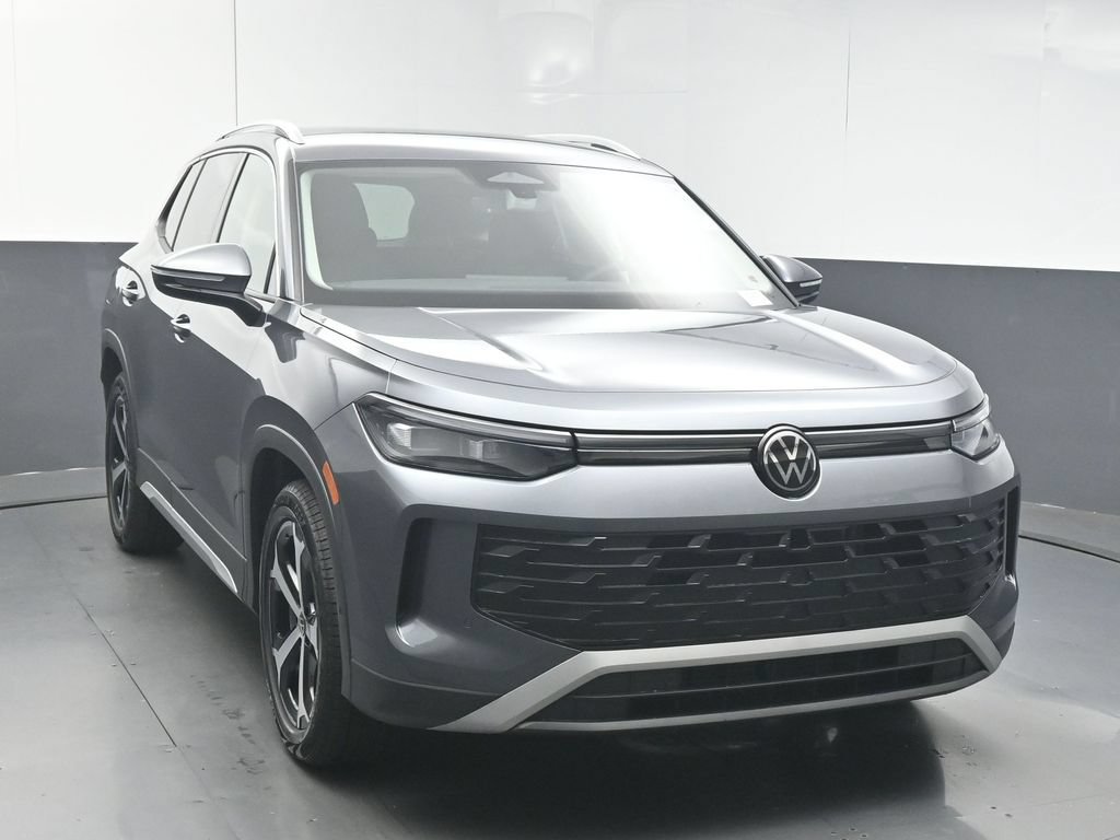 New 2026 Volkswagen Tiguan SE FWD image 2