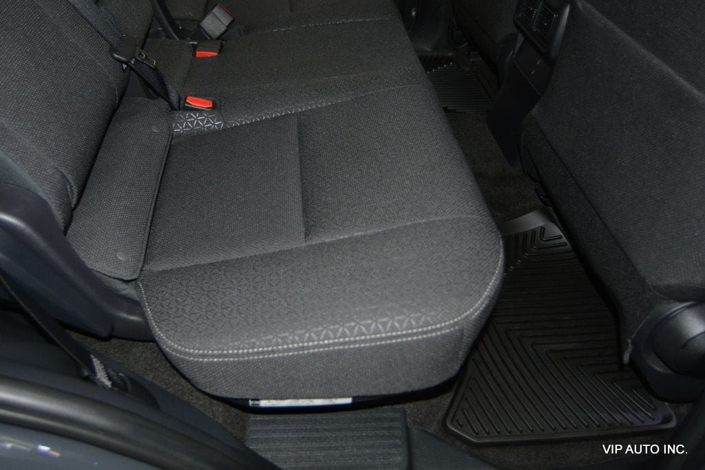 Used 2025 Toyota 4Runner SR5 AWD/4WD image 28
