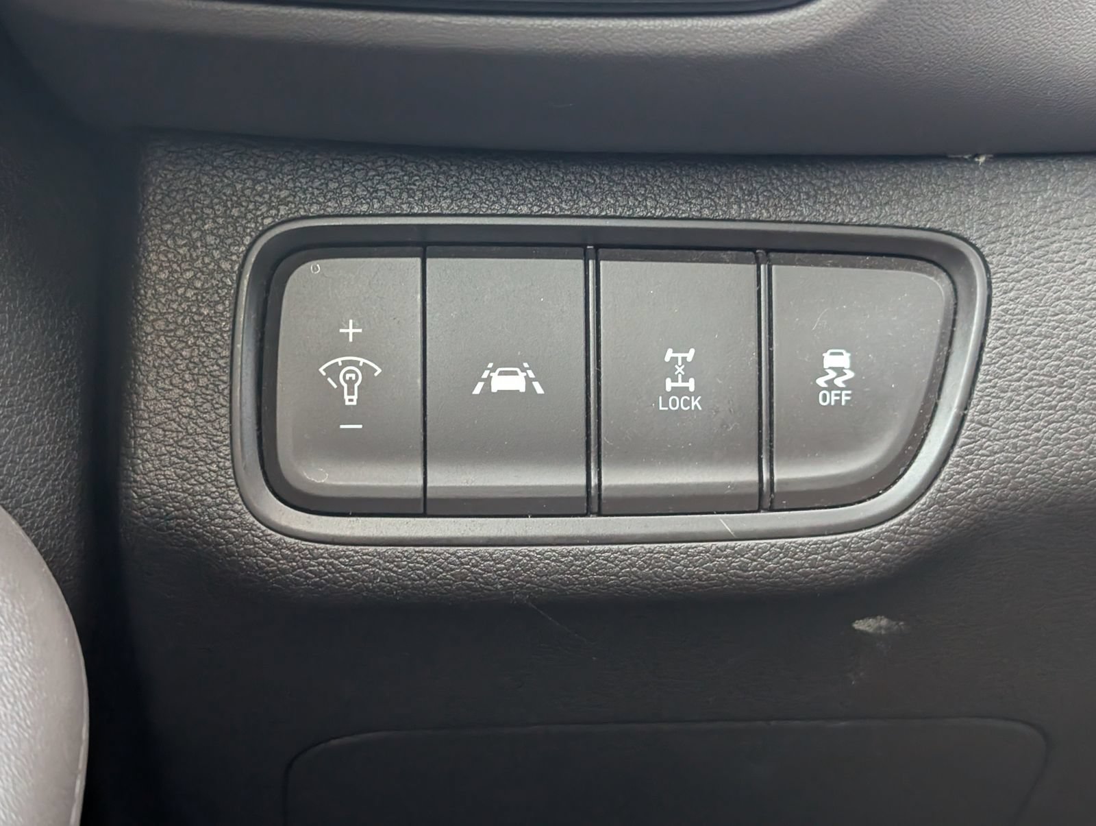 Used 2020 Hyundai Santa Fe SE AWD/4WD image 14