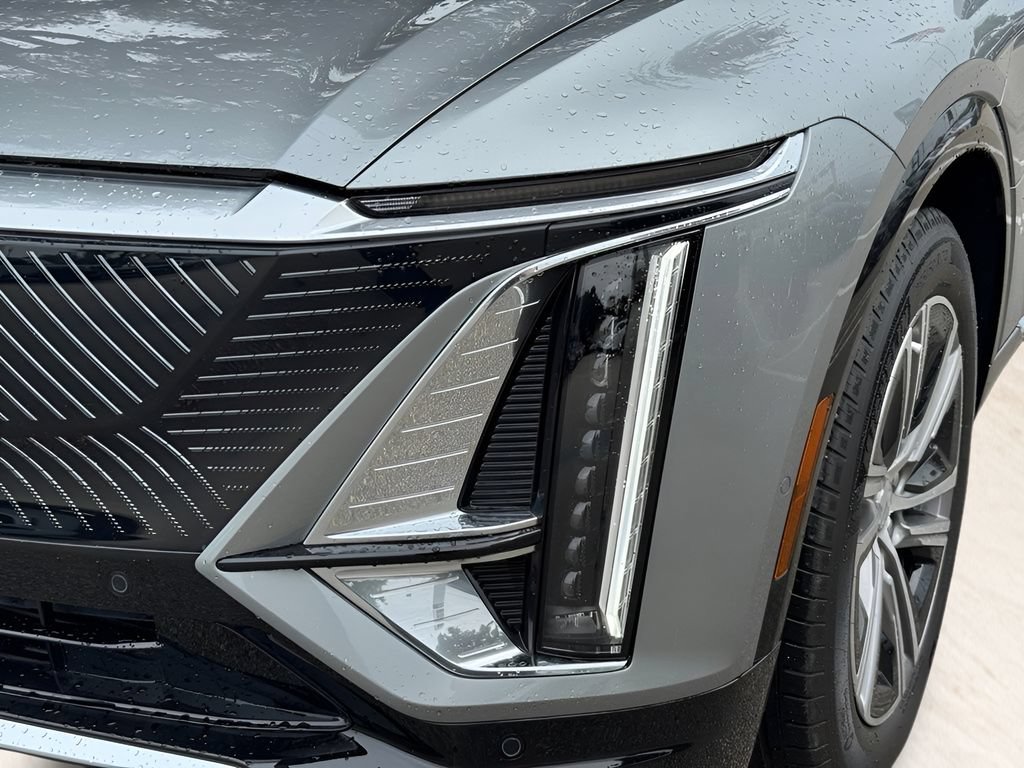 New 2026 Cadillac Lyriq Luxury w/ LPO, Floor Liner Package AWD/4WD image 4