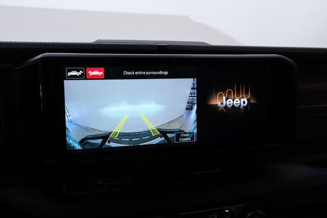 Used 2025 Jeep Gladiator Rubicon w/ Safety Group AWD/4WD image 73