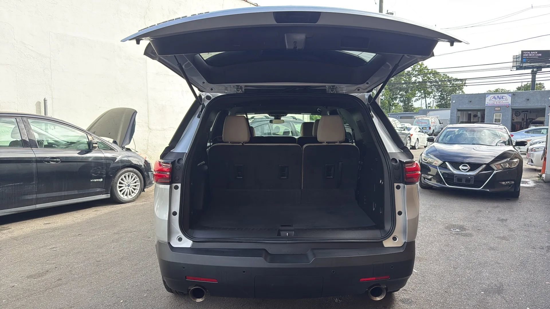 Used 2022 Chevrolet Traverse LS AWD/4WD image 27